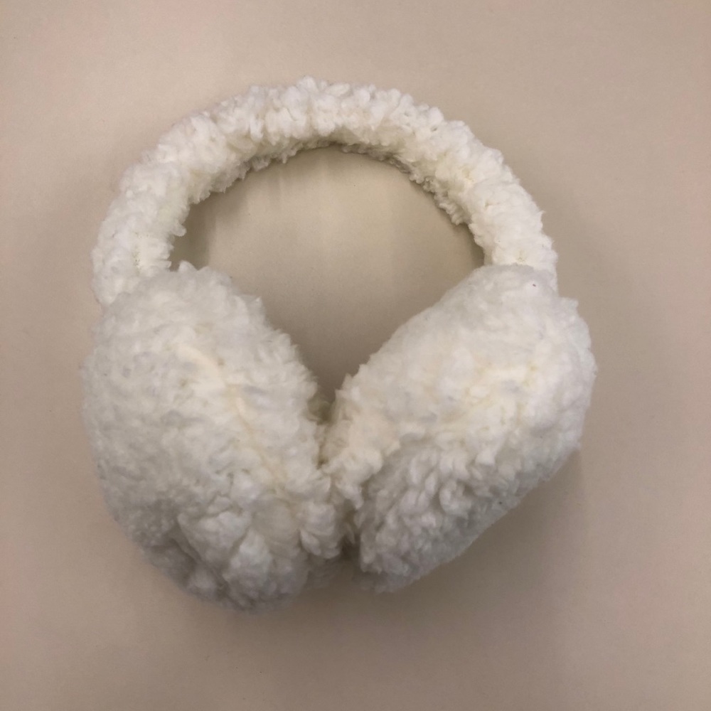 NWOT Fluffy earmuffs